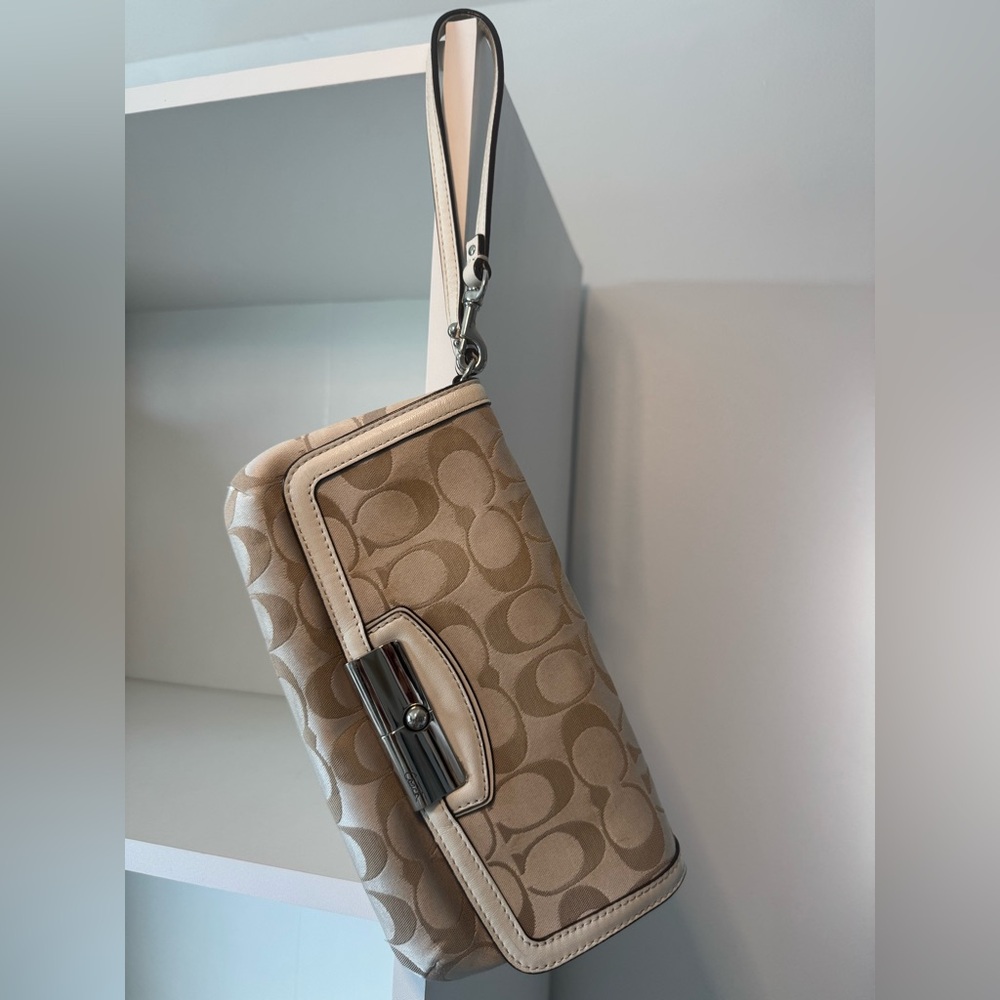 Coach Signature Kristin Flap Handbag Wristlet in Beige and Cream EUC - Picture 4 of 8